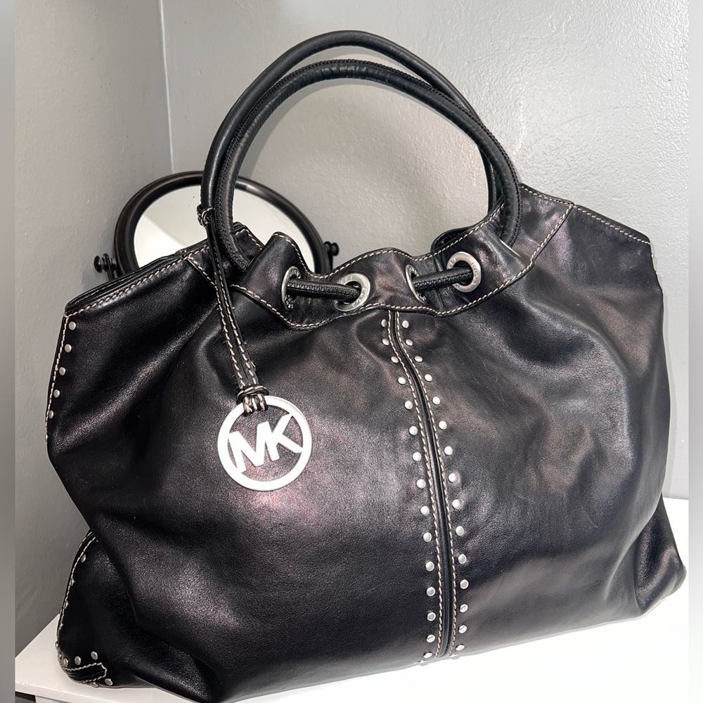 🖤AUTHENTIC BEAUTIFUL MICHAEL KORS TOP HANDLE HANDBAG WITH SILVER HARDWARE🖤